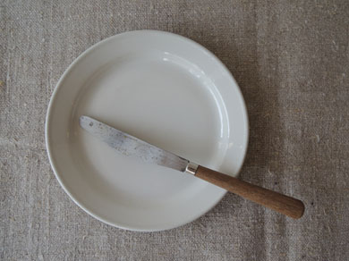 パン皿とナイフ